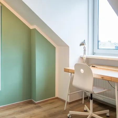 Gemuetliche Und Zentrale Dachwohnung Mit Parkplatz Und Netflix